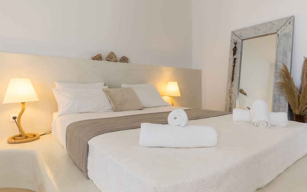 Honeymoon Suite - Photo 3