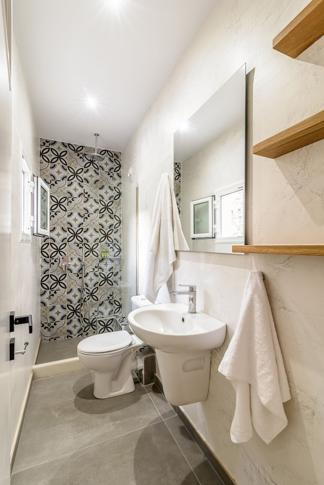 Standard Triple Room, Sea View - Photo 7