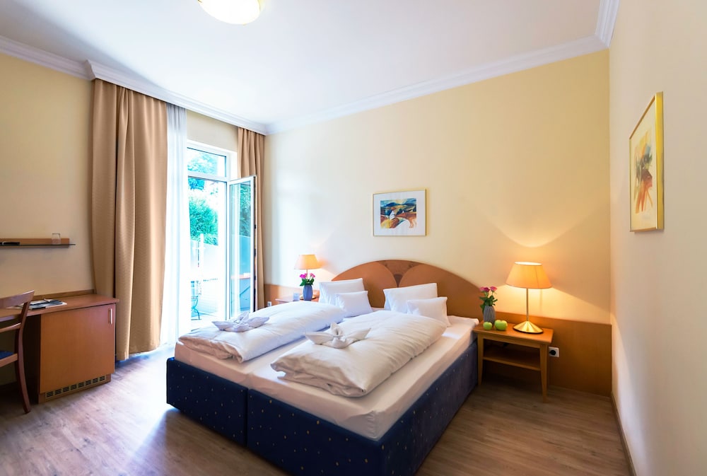 Comfort Double Room Single Use, 1 King Bed, Non Smoking, Balcony photo 1