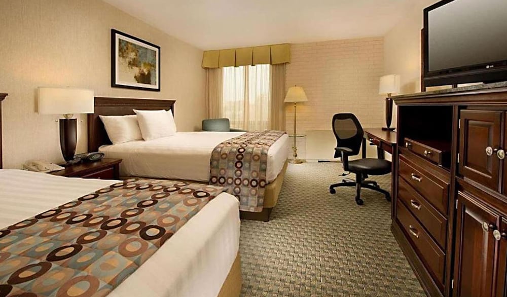 Standard Room, 2 Queen Beds - Photo 3