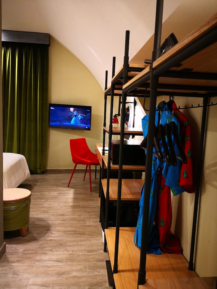 Dash Studio Super King (Garden View)