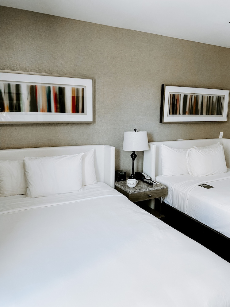 Room, 2 Double Beds - Photo 9
