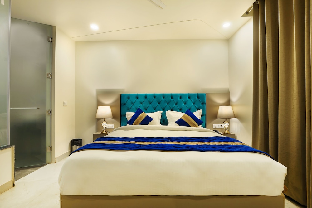 Deluxe Double Room - Photo 29
