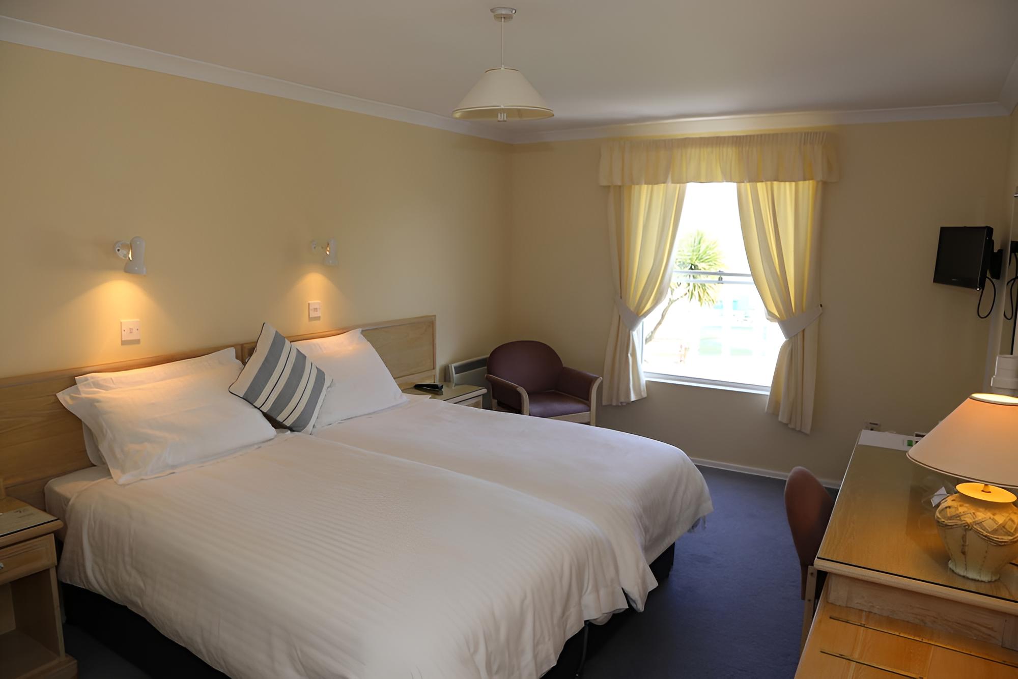 Double or Twin Room photo 3
