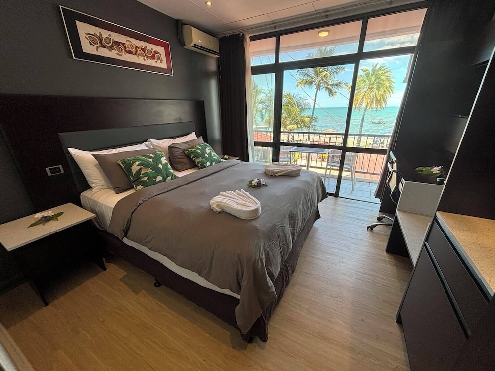 Oceanfront King or Twin Room with Balcony photo 5