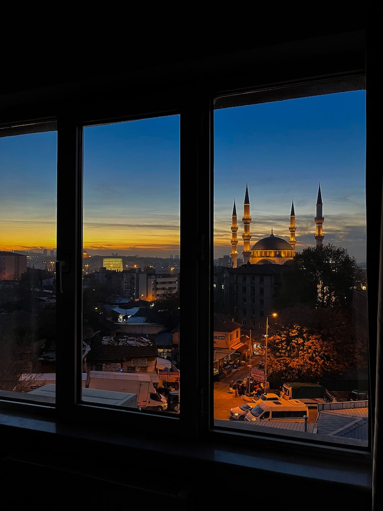 Comfort Room, Multiple Beds, City View - Photo 2
