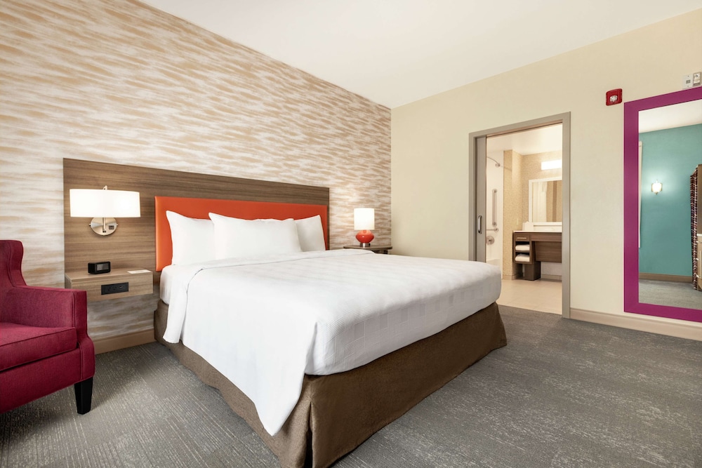 Suite, 1 King Bed, Accessible, Bathtub - Photo 6