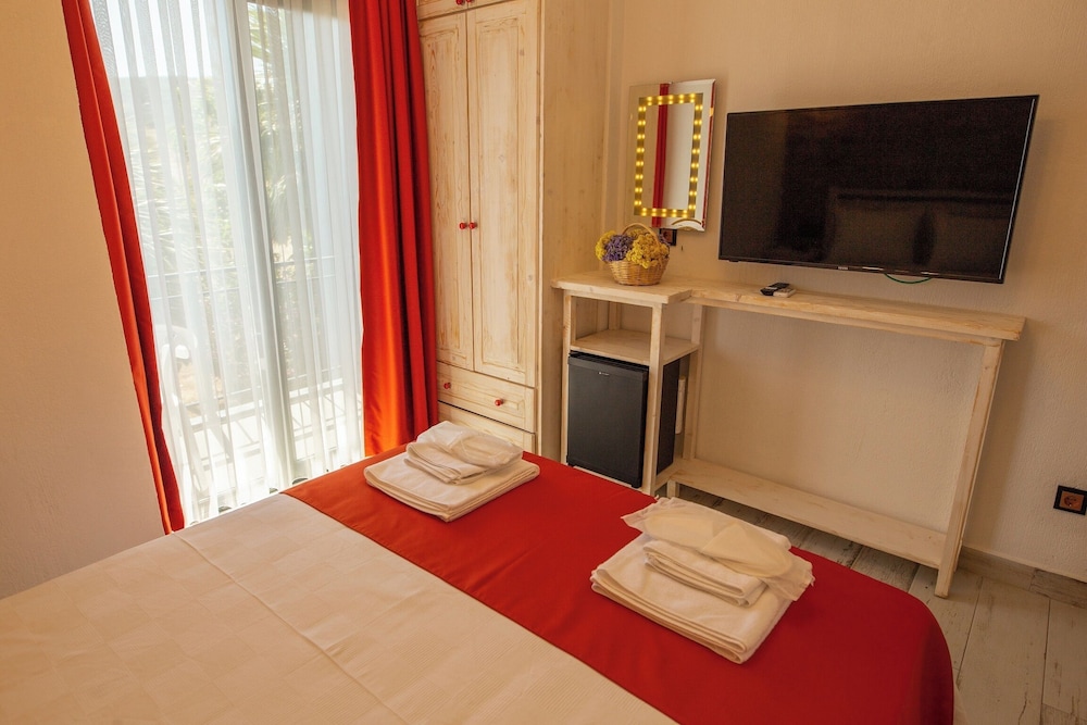 Deluxe Room, 1 Queen Bed, Garden View photo 1