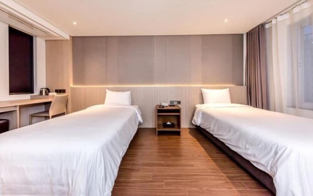 Superior Twin Room - Photo 4