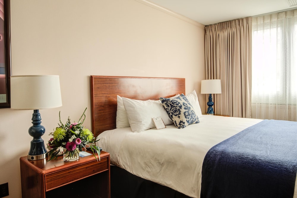 Deluxe Room, 1 King Bed, Accessible photo 1