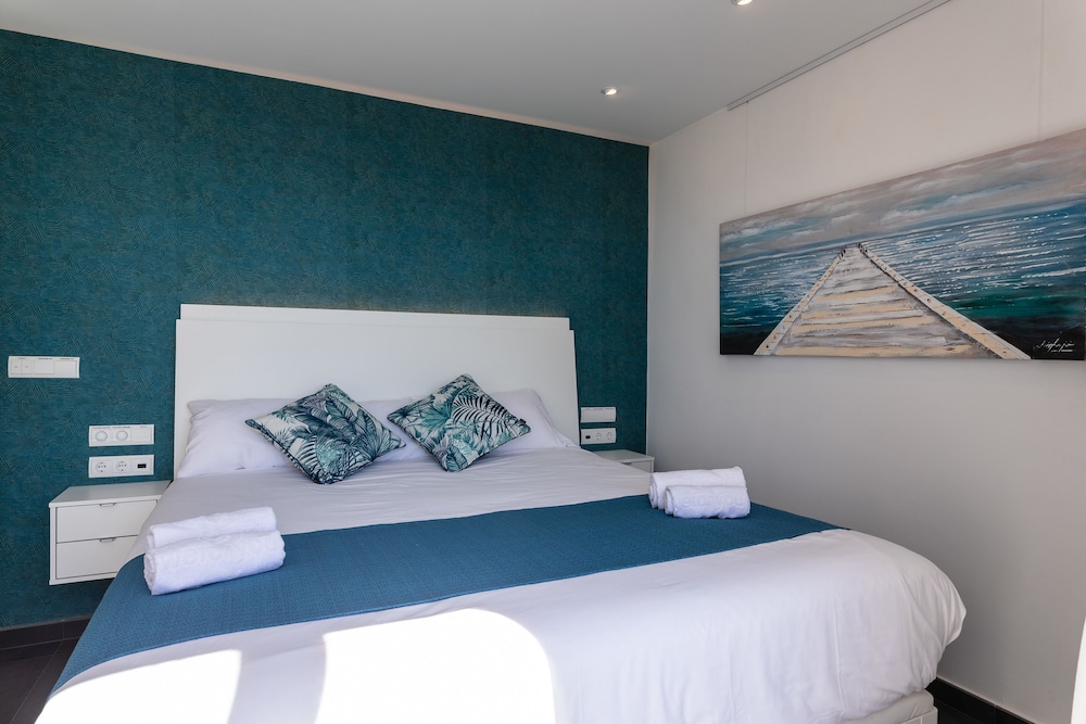 Apartamento, 2 habitaciones, terraza, vista al mar