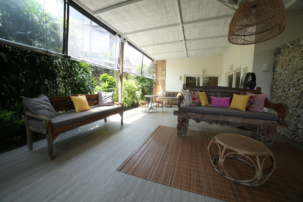 Family Room photo 3