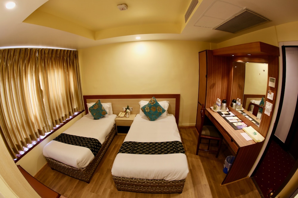 Standard Twin or Double Room with A/C - Photo 8