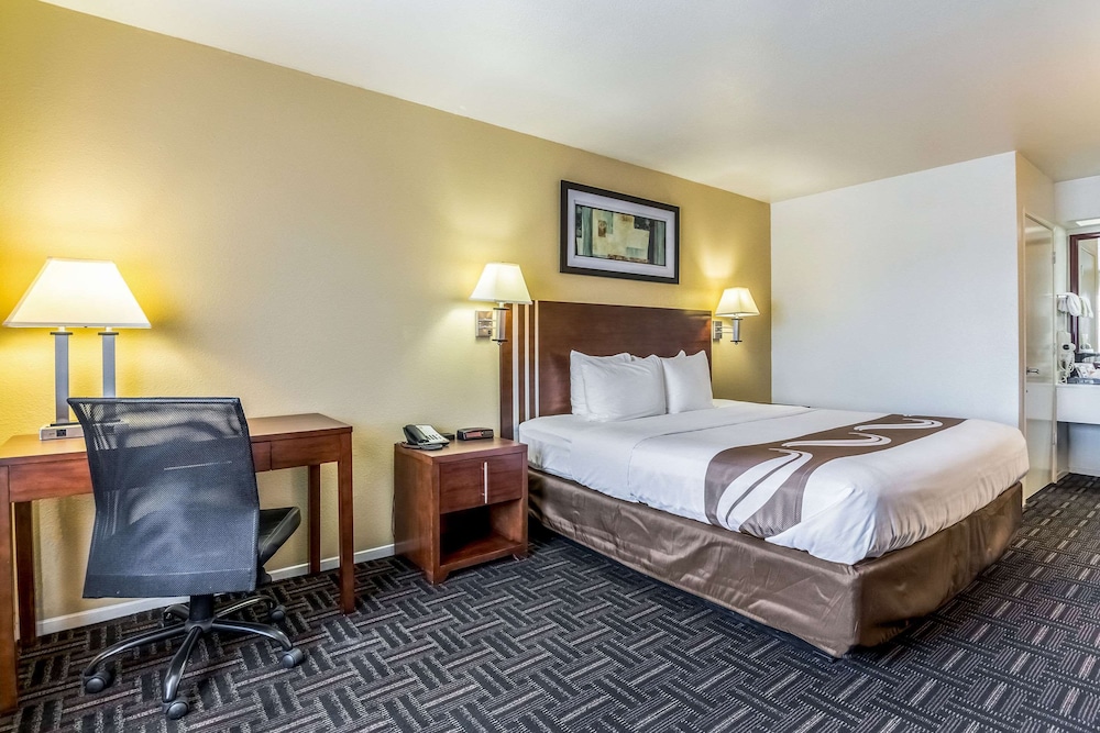 Room, 1 King Bed, Accessible, Non Smoking (Efficiency) - Photo 2