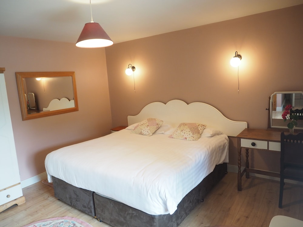 Traditional Cottage, 2 Bedrooms, Accessible, Garden View photo 3