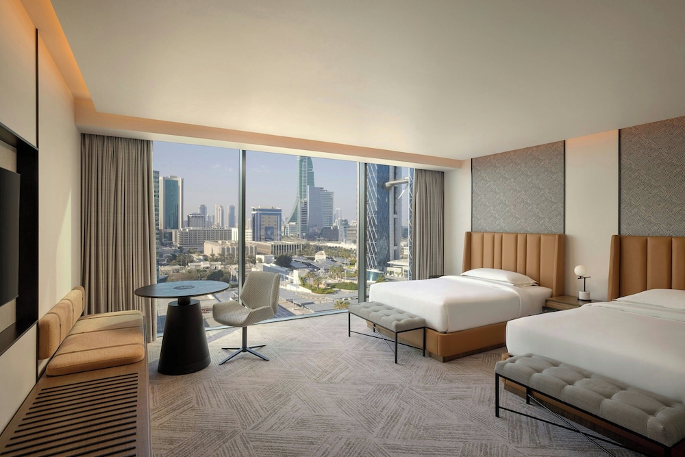 Club Room, 2 Queen Beds, City View - Photo 1
