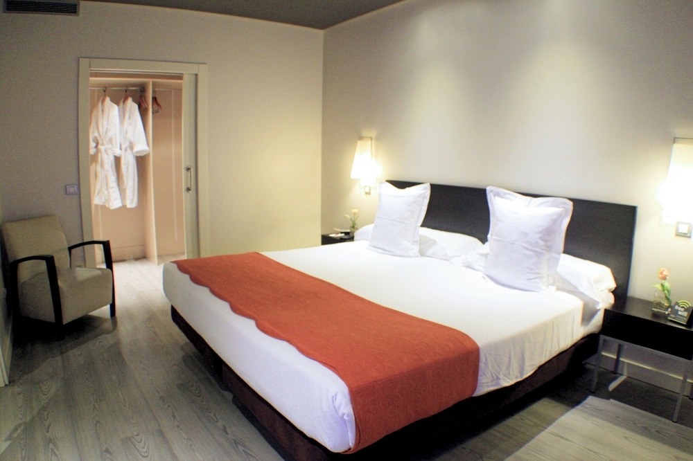 Executive Suite, Accessible photo 2