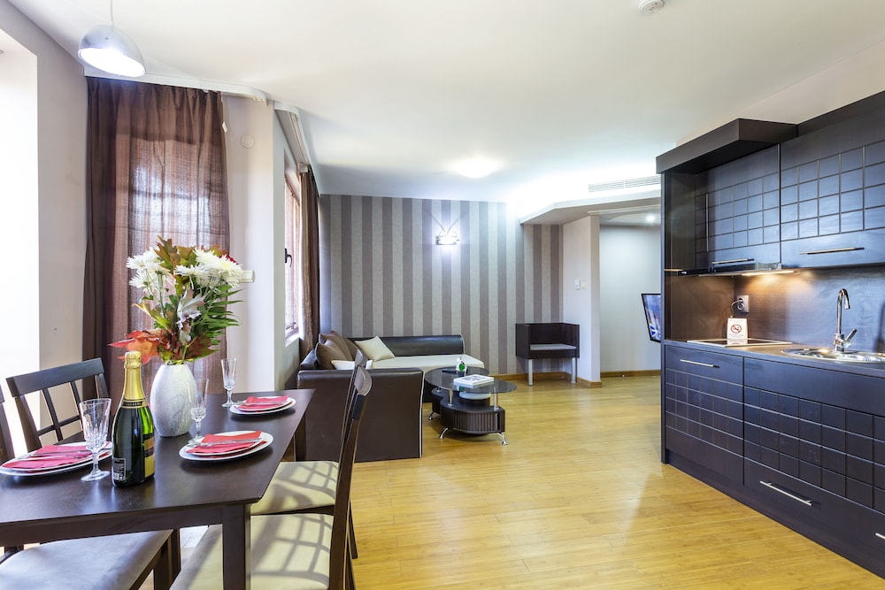 Apartment photo 2