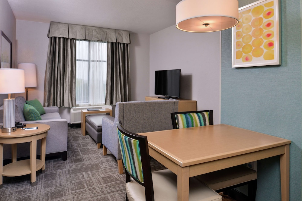 Suite, 1 King Bed, Accessible (Roll-In Shower) photo 2