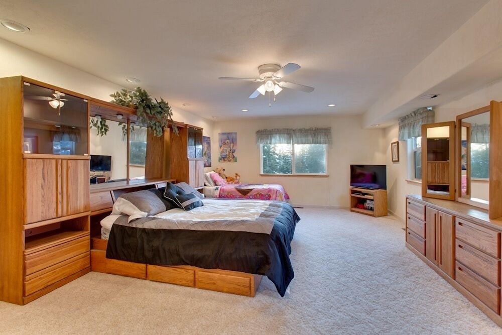 House, 5 Bedrooms photo 2