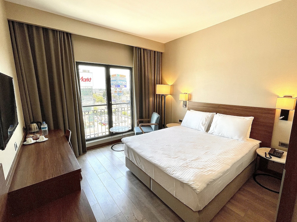 Standard Double Room, City View - Photo 1