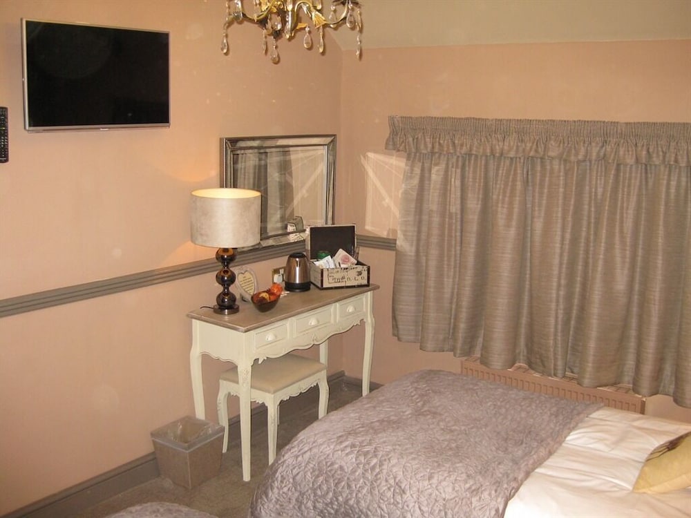 Deluxe Twin Room, Ensuite photo 2