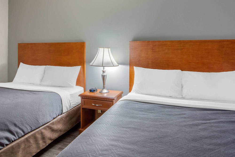 Standard Room, 2 Queen Beds, Non Smoking photo 3