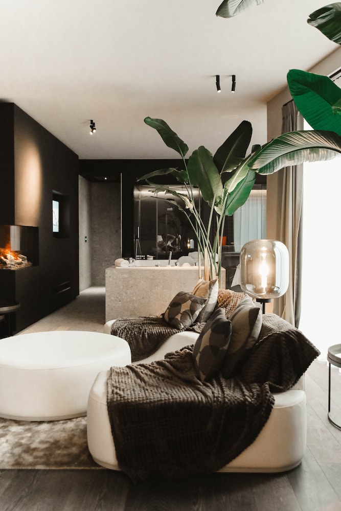 Luxury Suite photo 1