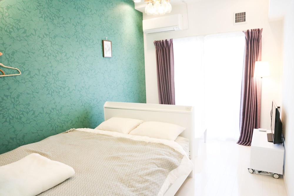 Double Room, Non Smoking (402) - Photo 1