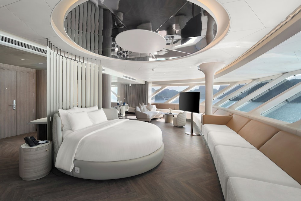 Oceania Suite photo 3