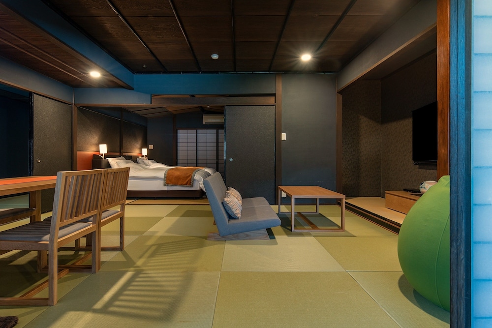 Two-beds Suite with Private Open-air Bath (Japanese Stone Bath) photo 2
