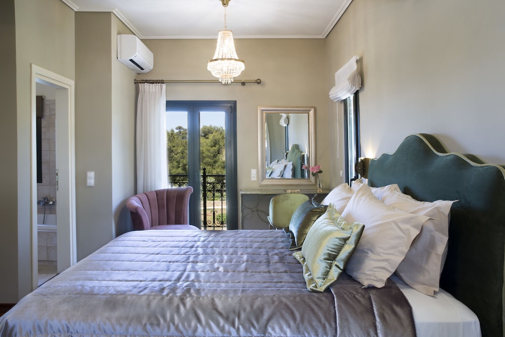 Deluxe, 3 Bedroom Suite, Sea View with En Suite Jacuzzi and Sauna