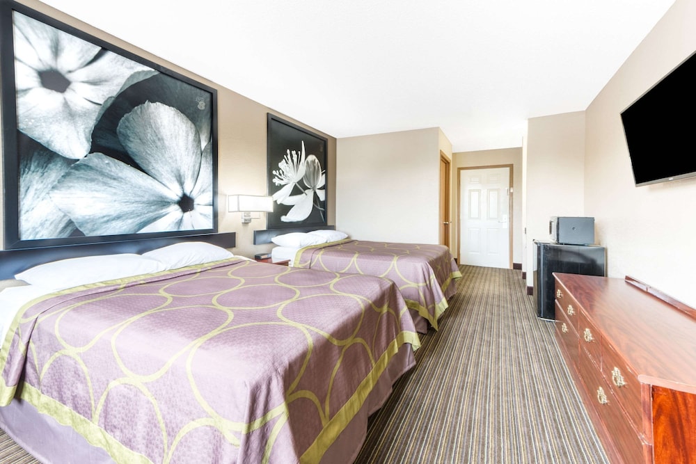 Room, 2 Queen Beds - Photo 6