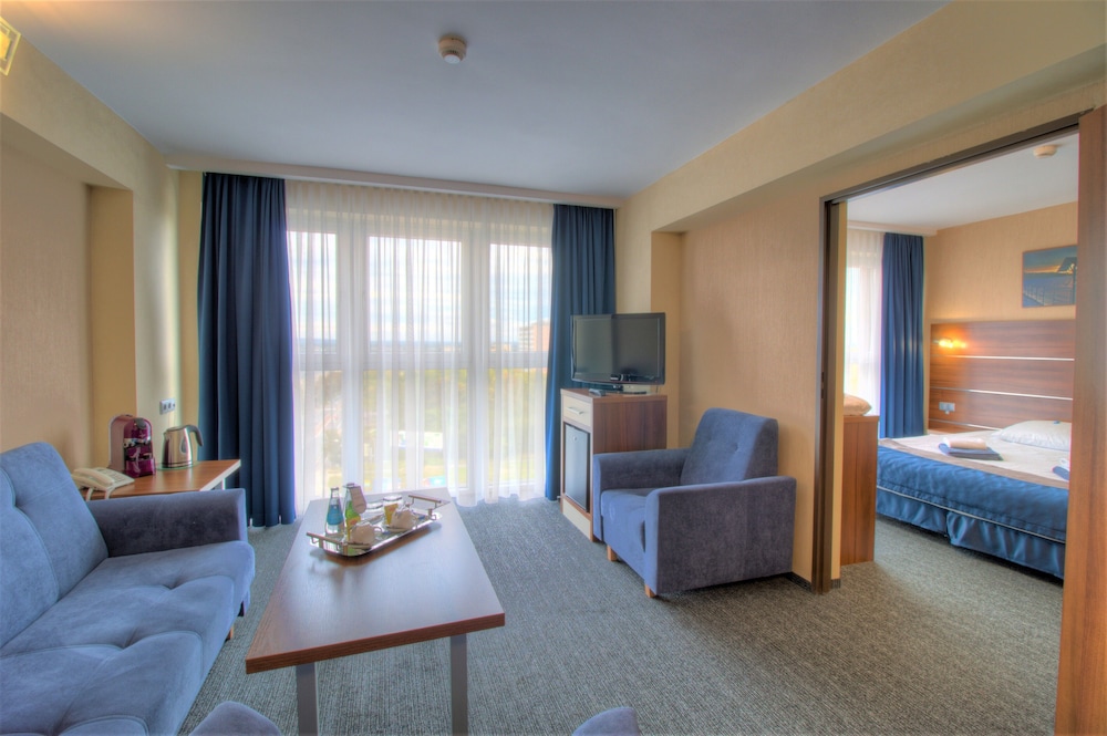 Superior Suite, 1 King Bed with Sofa bed, Tower photo 1