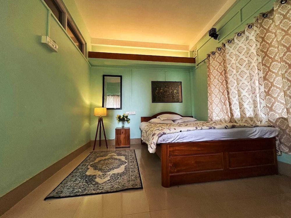 Double Room, 1 Queen Bed, Balcony, Garden View photo 3