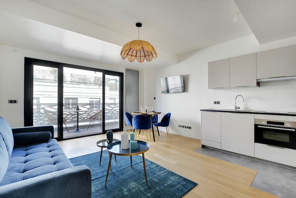 Apartment (Apartment with Shower)