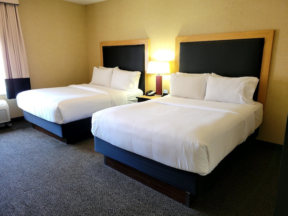 Suite, 2 Bedrooms - Photo 3