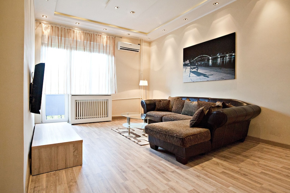 Grand Apartment, 2 Bedrooms, City View