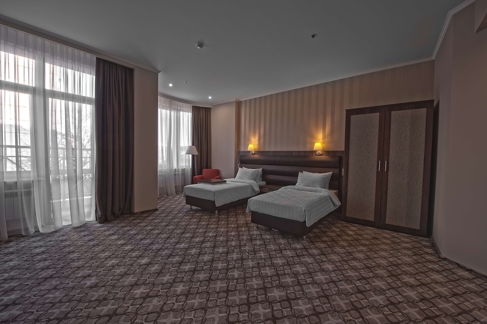 Family Room, Multiple Beds (Deluxe)