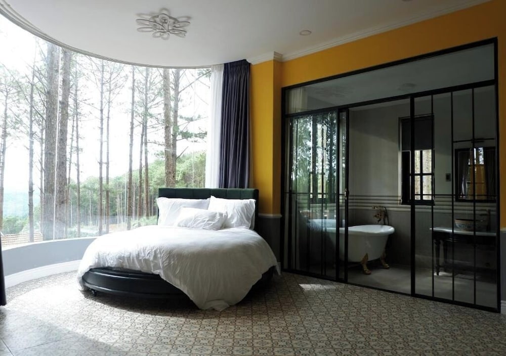 Suite, Mountain View