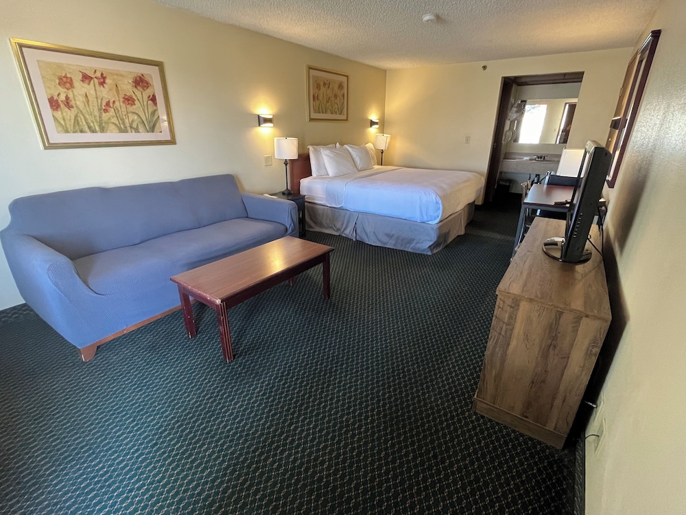 Standard Room, 1 King Bed, Smoking photo 2