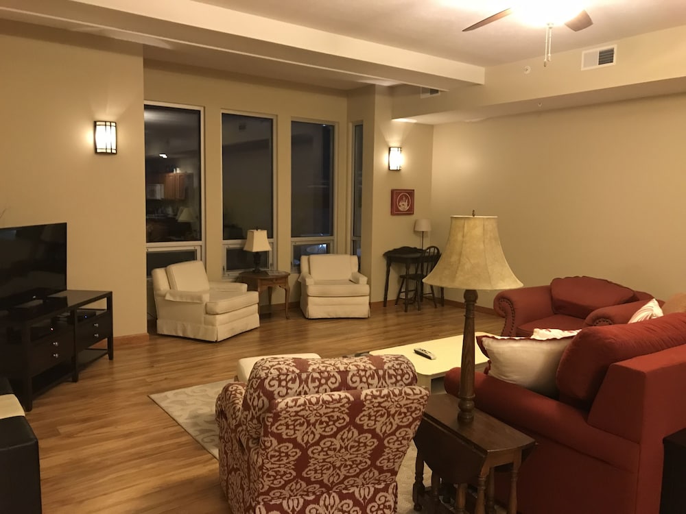 Condo, Multiple Beds (Downtown Condominium with LAKE & BAY ) photo 3