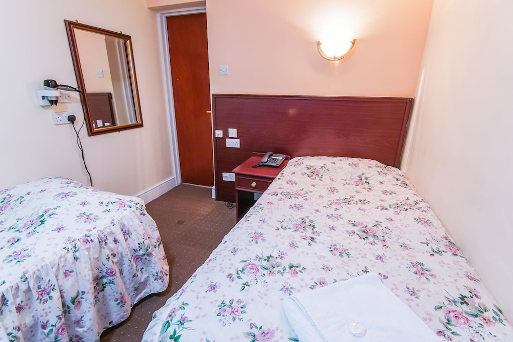 Twin Room (Ground floor rear)