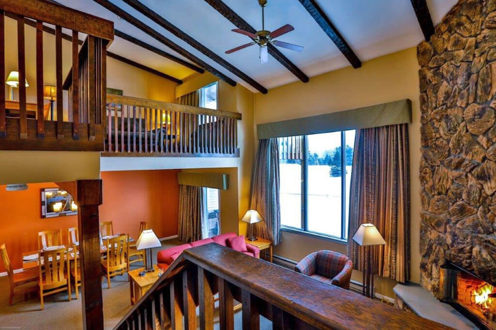 Signature Condo, 2 Bedrooms, 2 Bathrooms photo 1