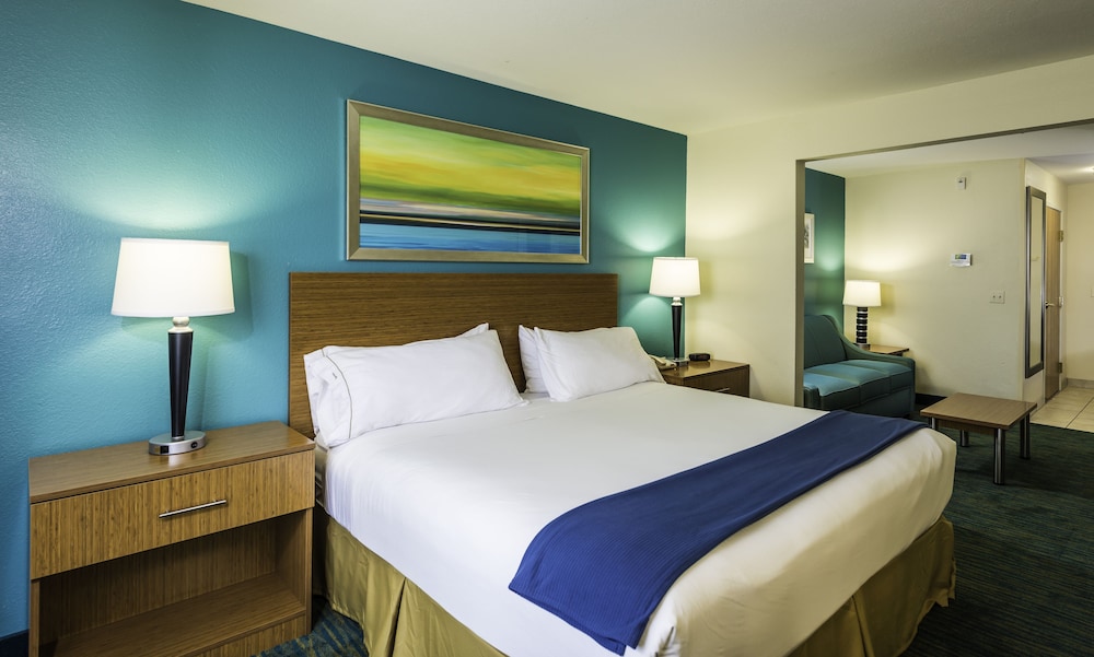 Suite, 1 King Bed, Accessible (Mobility) - Photo 1