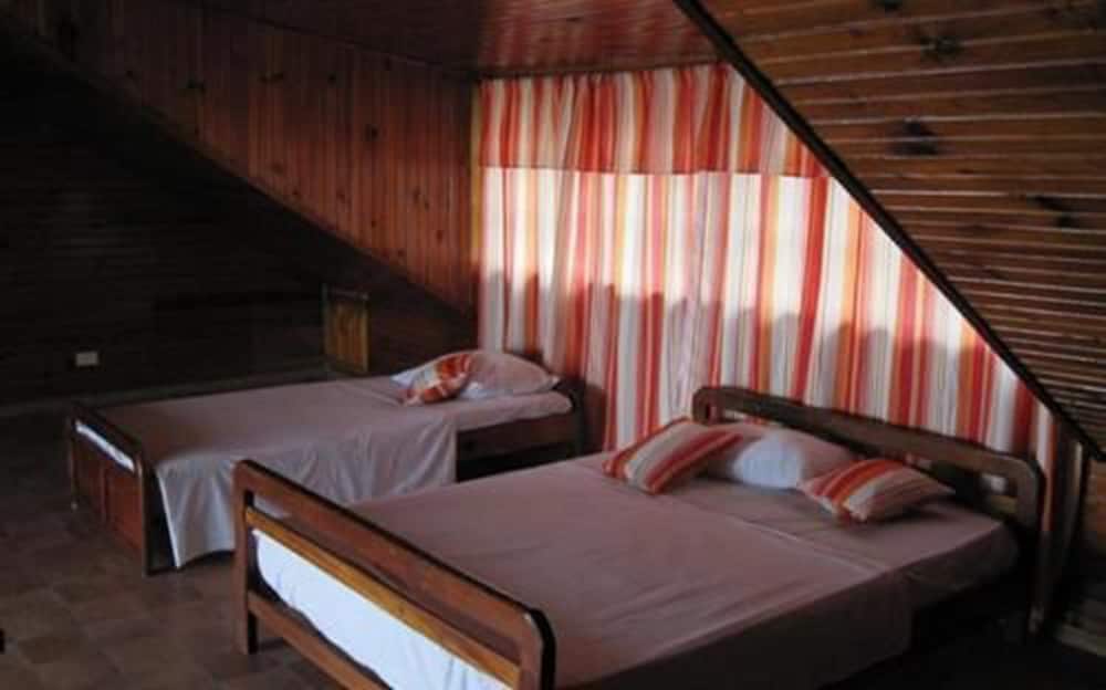 Triple Room, Multiple Beds