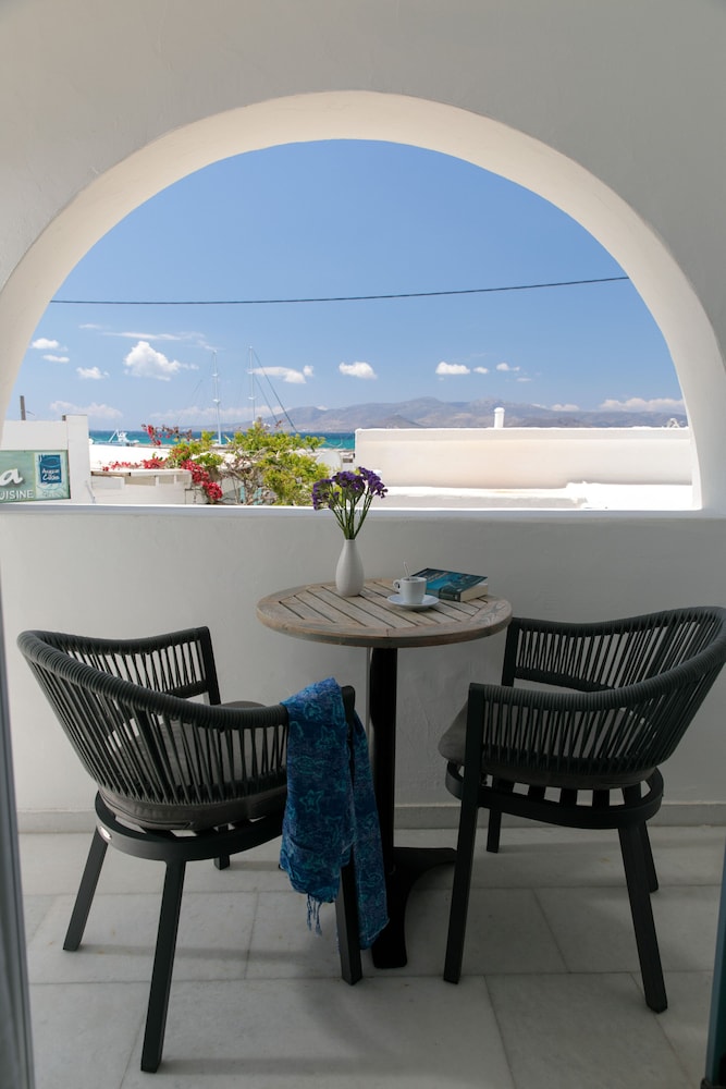 Superior Suite - Photo 9