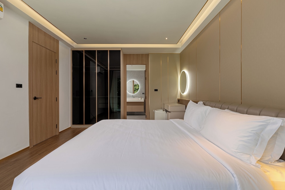 Premium Suite, 2 Bedrooms, Balcony, Partial Sea View