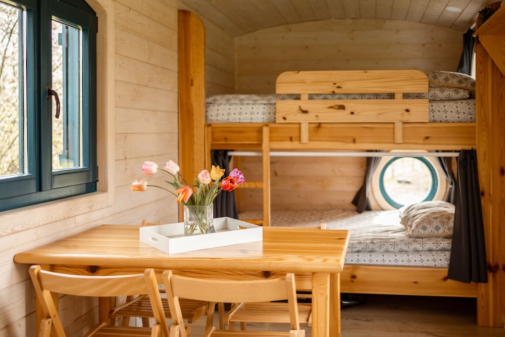 Wooden Caravan (Lou) photo 1