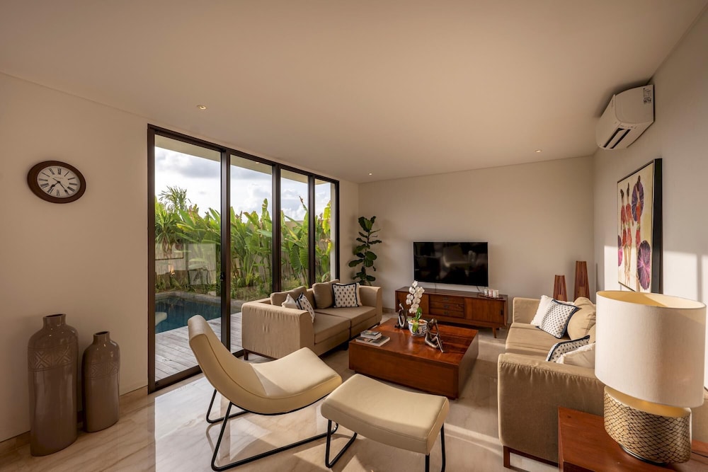 Villa photo 1